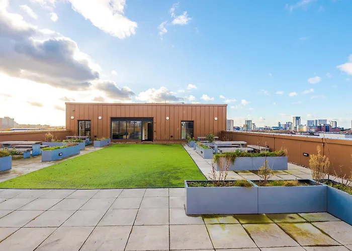 The Waterside Retreat